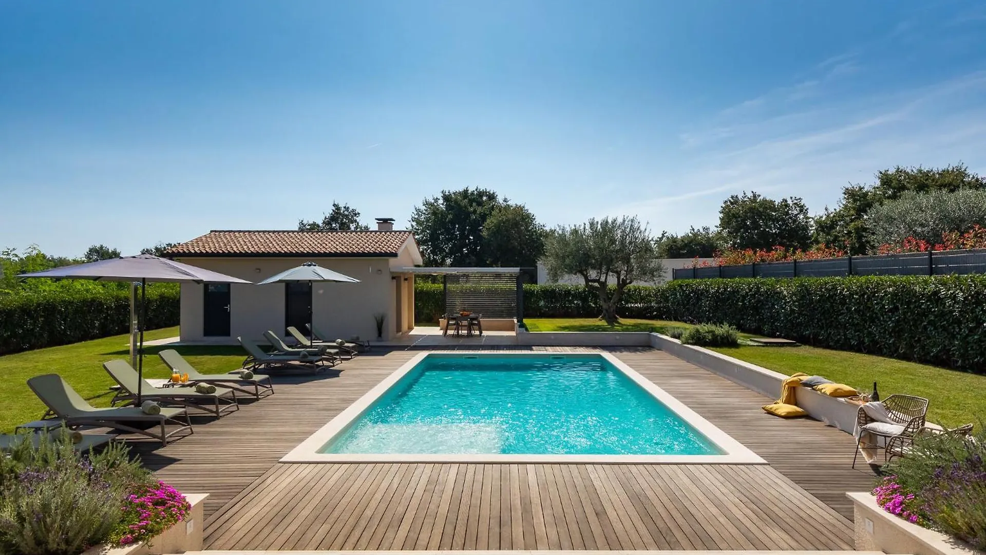 Modern Villa Amoroso With Pool In Porec Nova Vas